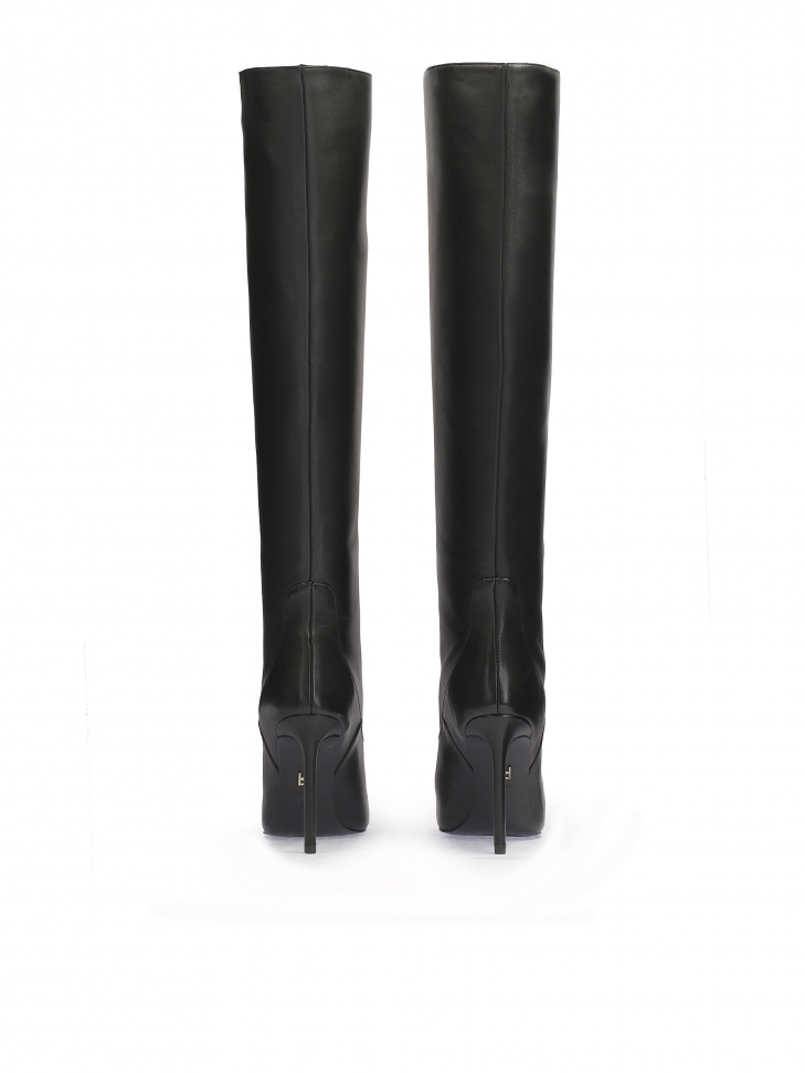 Czarne skórzane muszkieterki ze wsuwaną cholewką