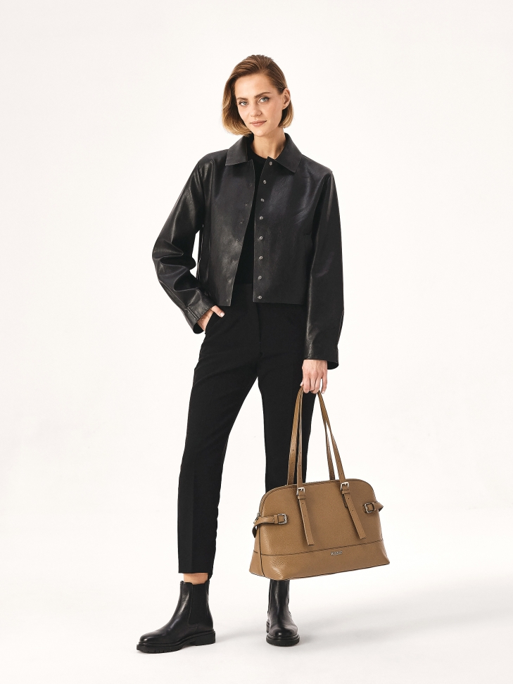 Brązowa torebka z szerokim dnem