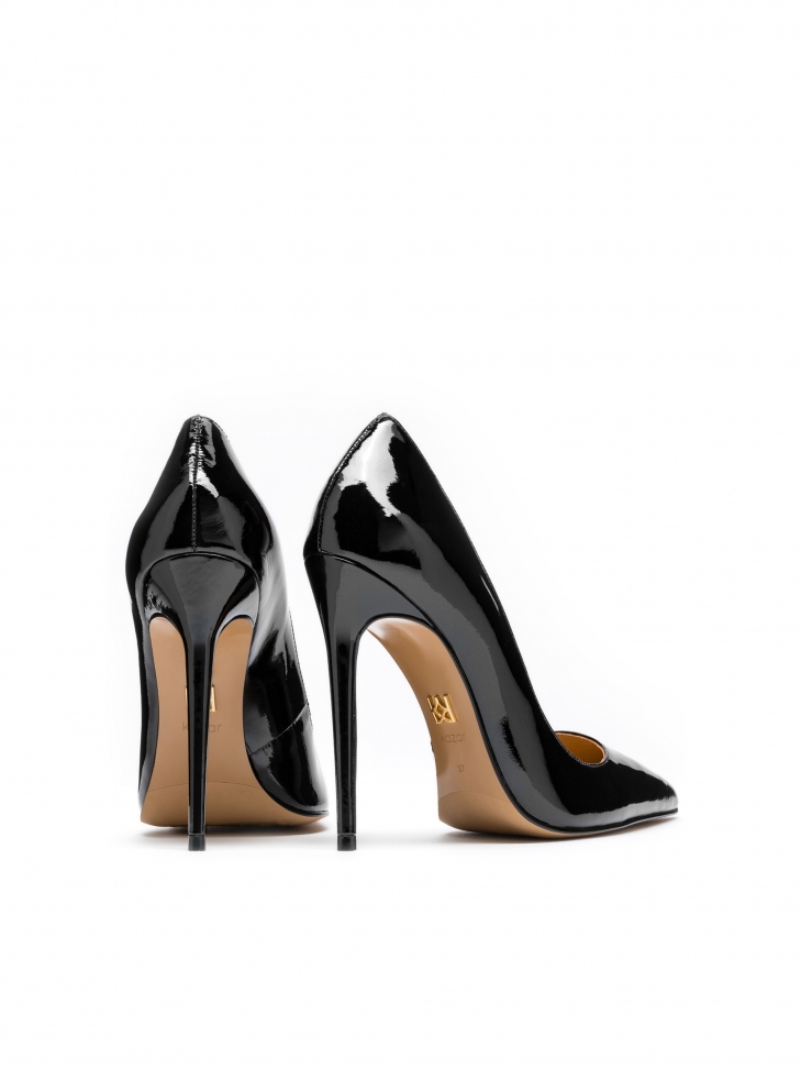 Eleganckie lakierowane czółenka na smukłym obcasie