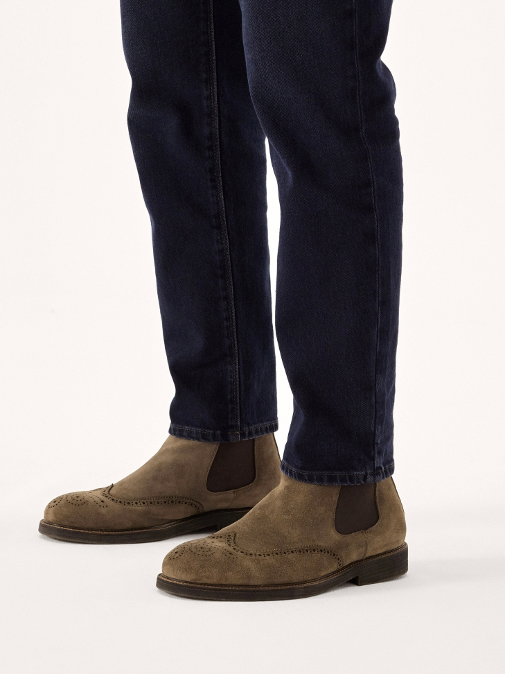 Wsuwane sztyblety z rozetowym zdobieniem