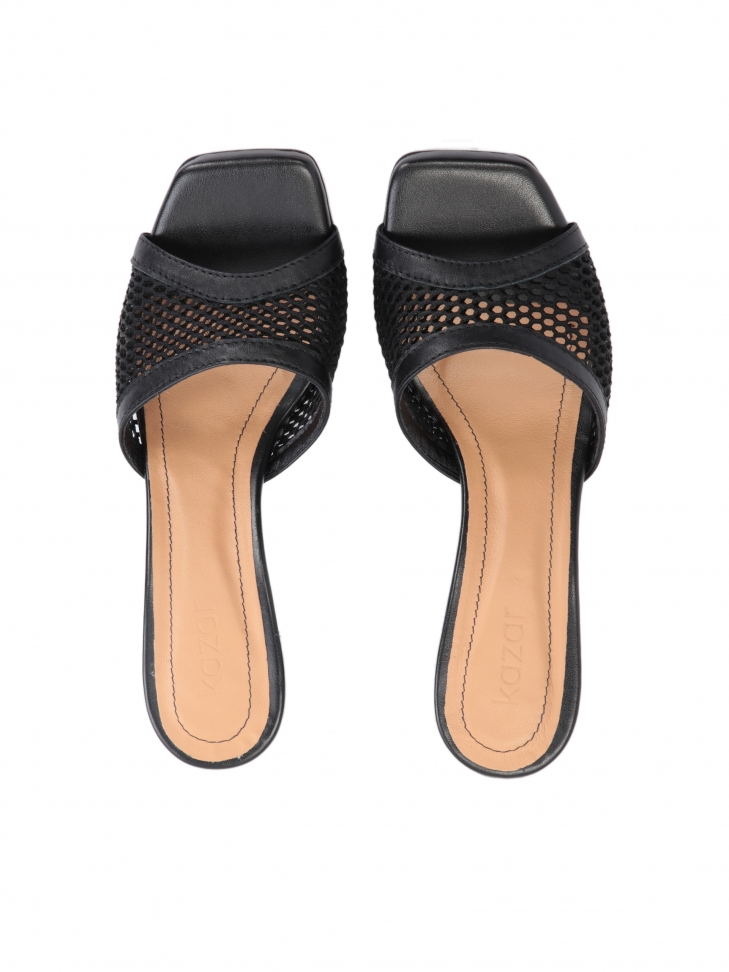 Czarne klapki na obcasie z przewiewnej tkaniny siatkowej