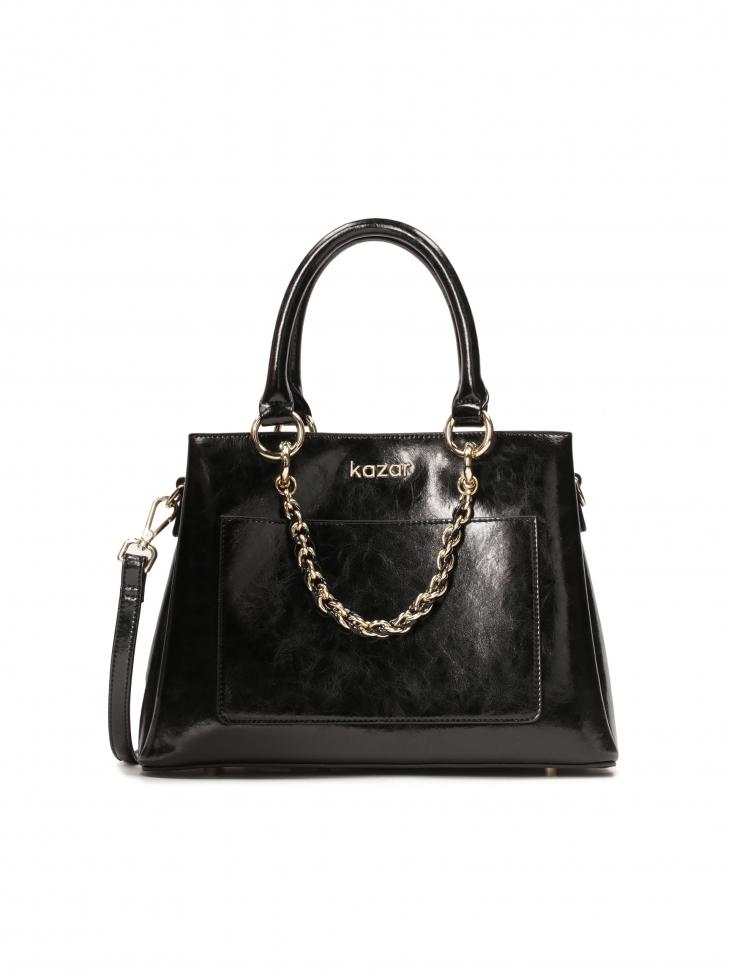 Czarna torebka z rączkami zdobiona łańcuchem
