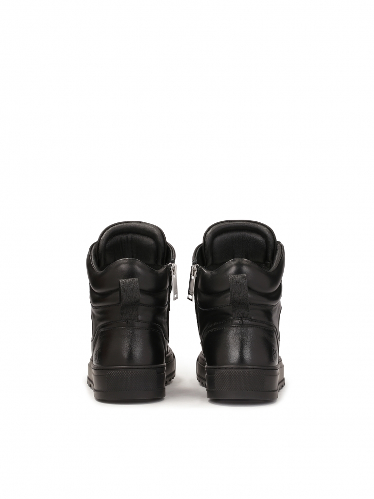 Czarne sneakersy z wysoką cholewką i sznurowaniem