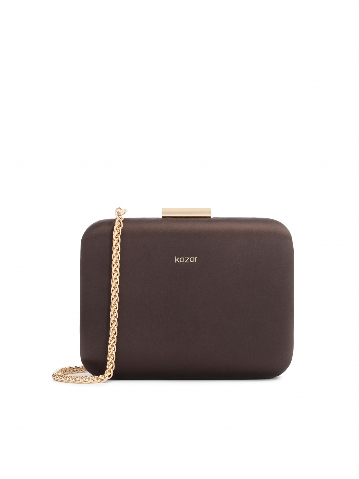 Wizytowa brązowa kopertówka na otym łańcuszku