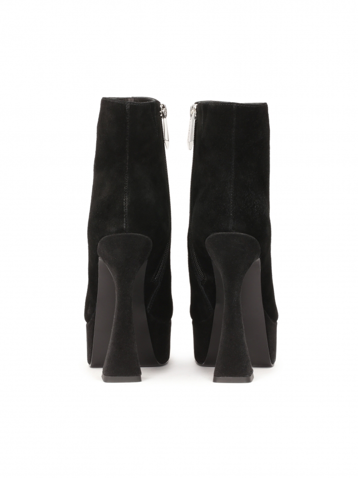 Zamszowe botki na platformie z wysokim obcasem