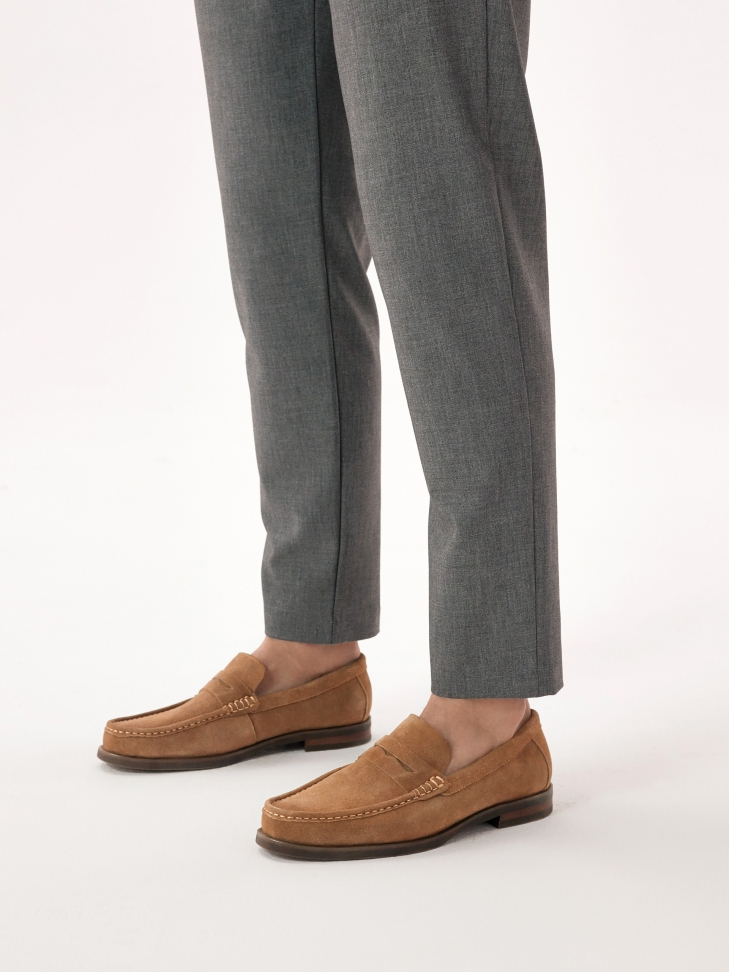 Loafersy z naszytym ozdobnym paskiem z wycięciem