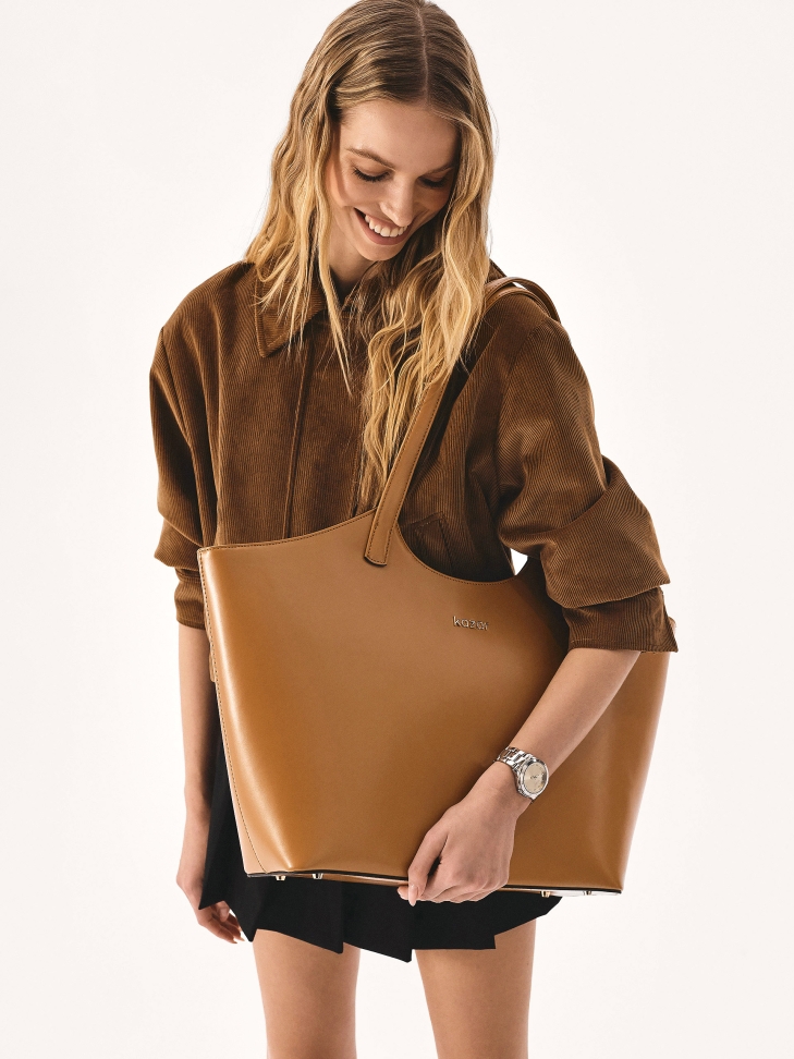 Jasnobrązowa tote bag z uchwytami na ramię