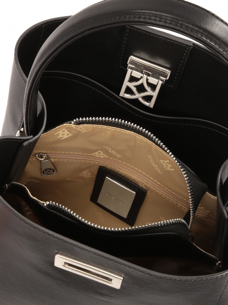 Skórzana czarna torebka z uchwytem do ręki