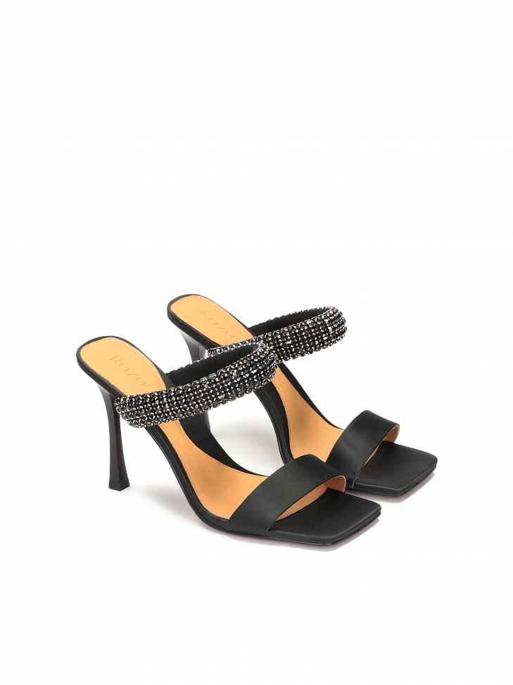 Klapki na wysokim obcasie zdobione cyrkoniami