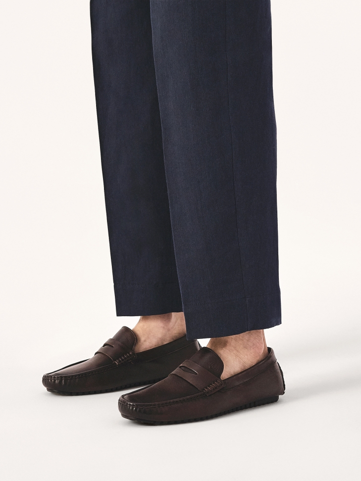 Brązowe mokasyny z finezyjną podeszwą