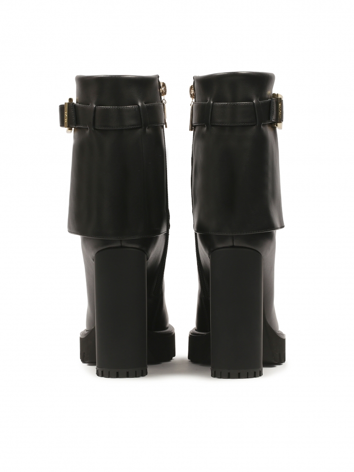 Czarne botki ze skóry z wywiniętą cholewką