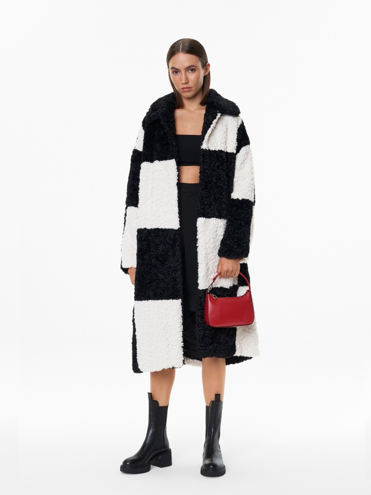 Czerwona torebka ze skóry licowej do noszenia za uchwyt