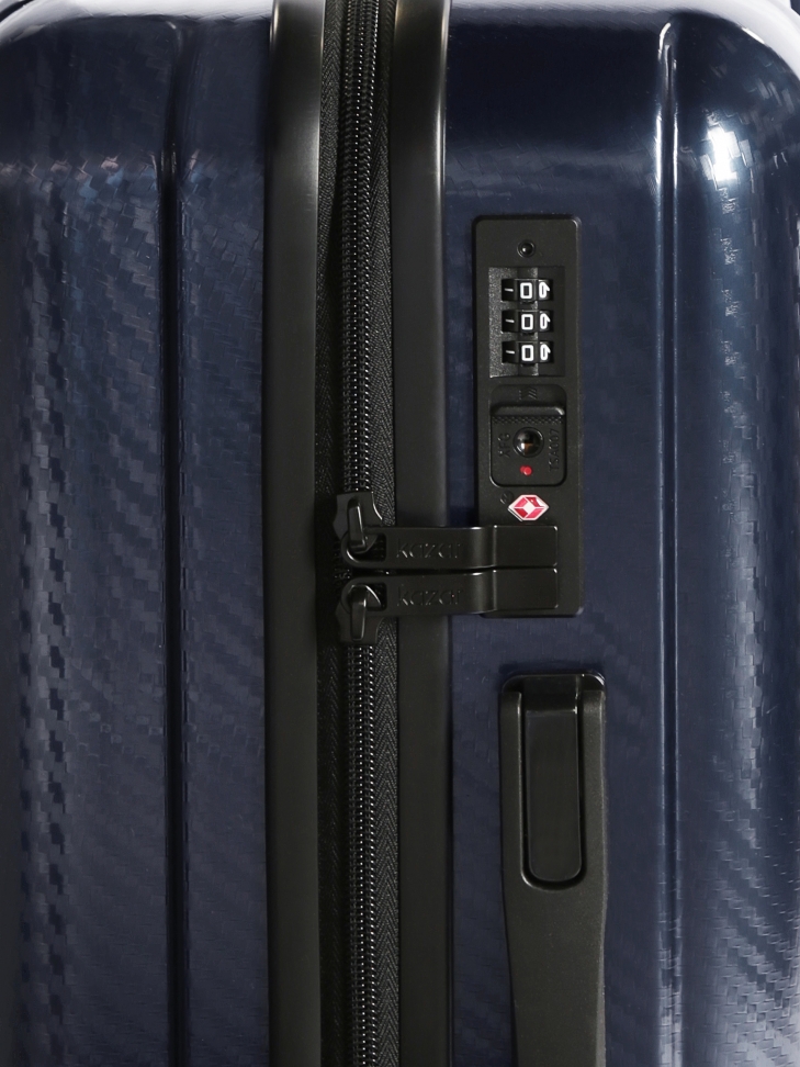Mała granatowa walizka kabinowa z wytrzymałego materiału
