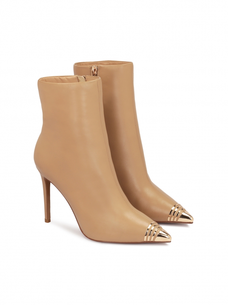 Jasnobrązowe botki na suwak ze zdobionym noskiem