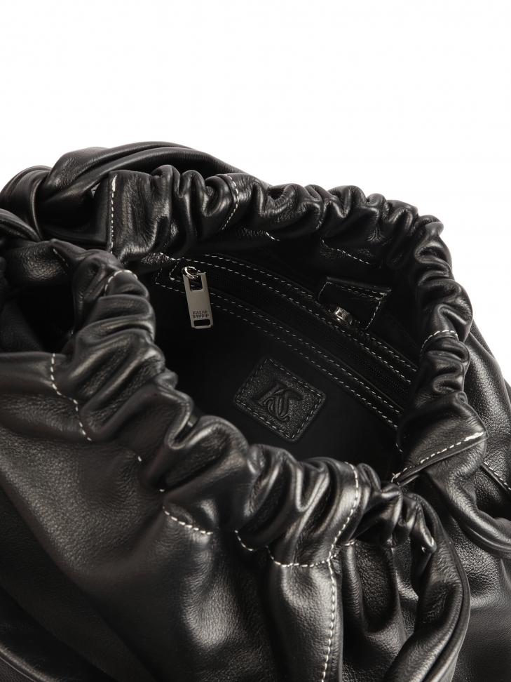 Czarna torebka worek z miękkiej skóry