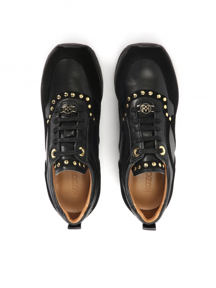 Czarne sneakersy na podwyższonej podeszwie