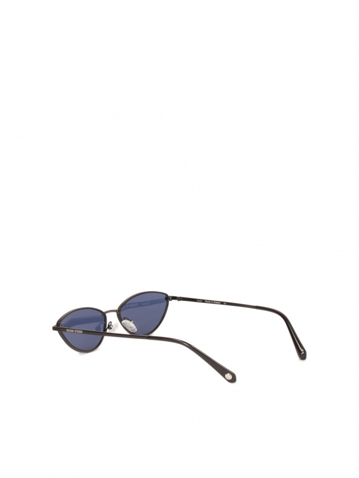 Czarne okulary przeciwsłoneczne