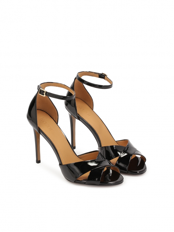 Lakierowane sandały na wysokim obcasie