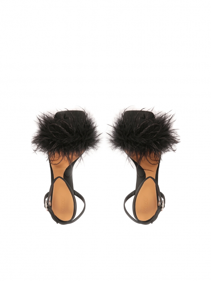 Sandały z odpinanymi piórami