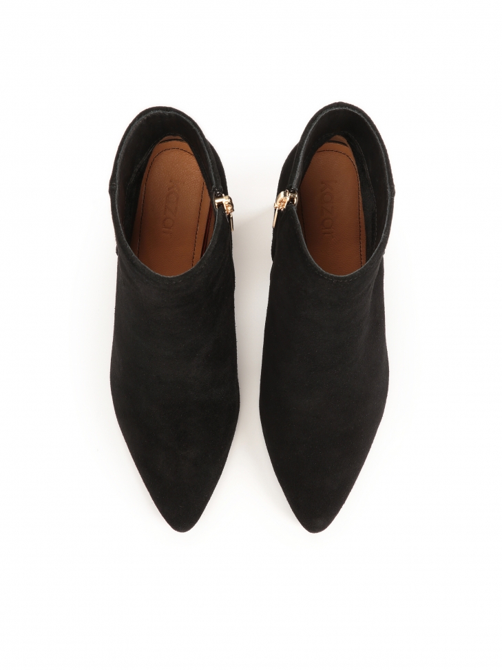 Zamszowe botki z błyszczącym obcasem