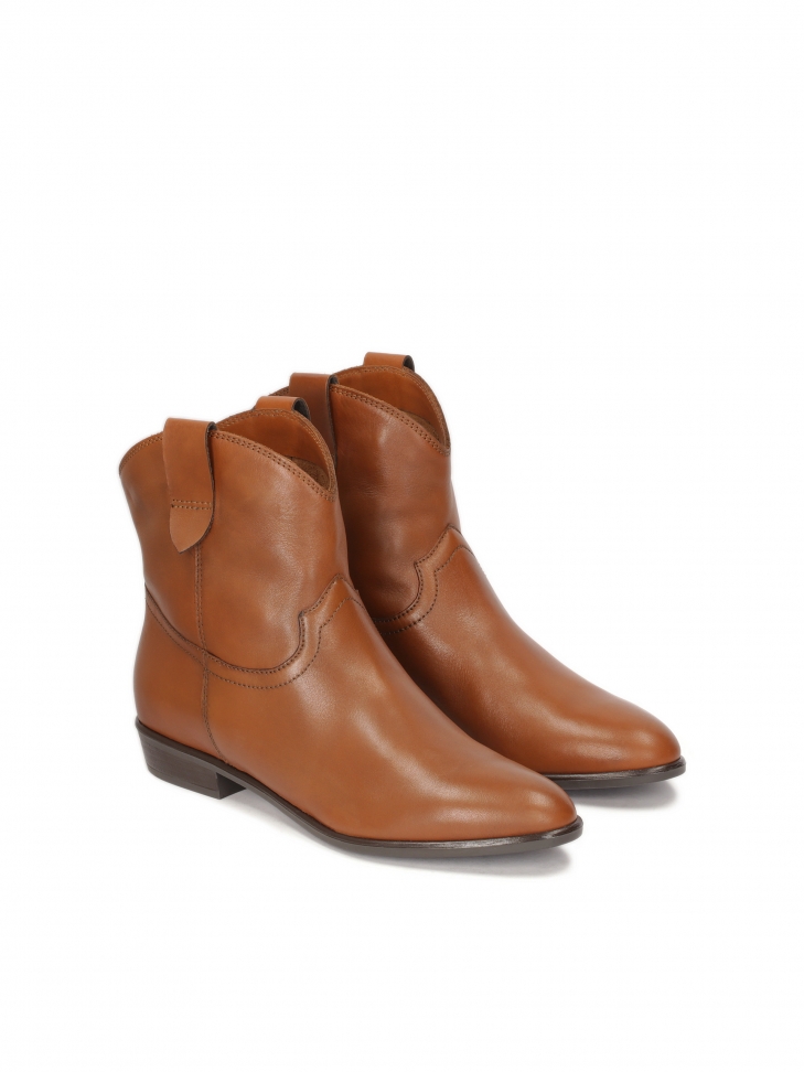 Skórzane kowbojki z zaoągloną cholewką