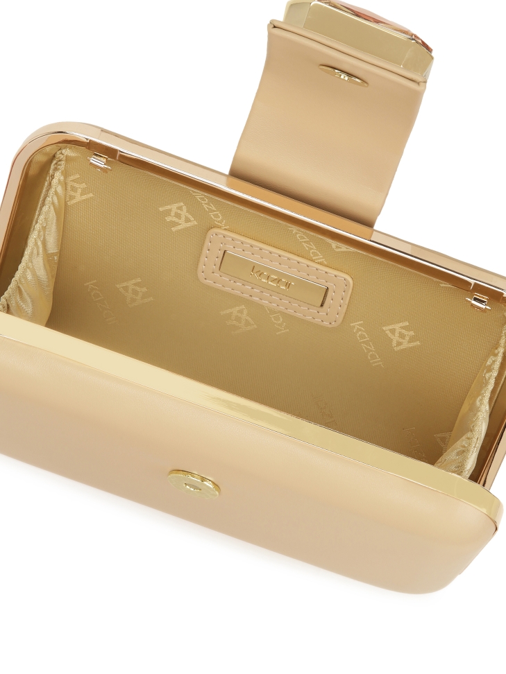 Skórzana kopertówka z dużym kamieniem