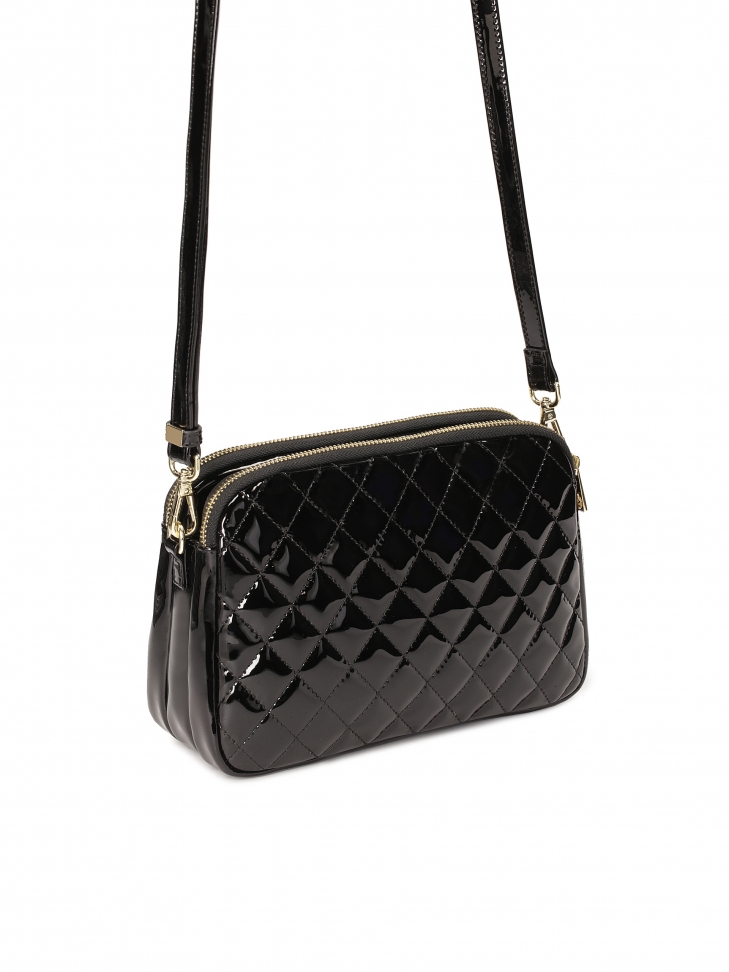 Lakierowana torebka na pasku