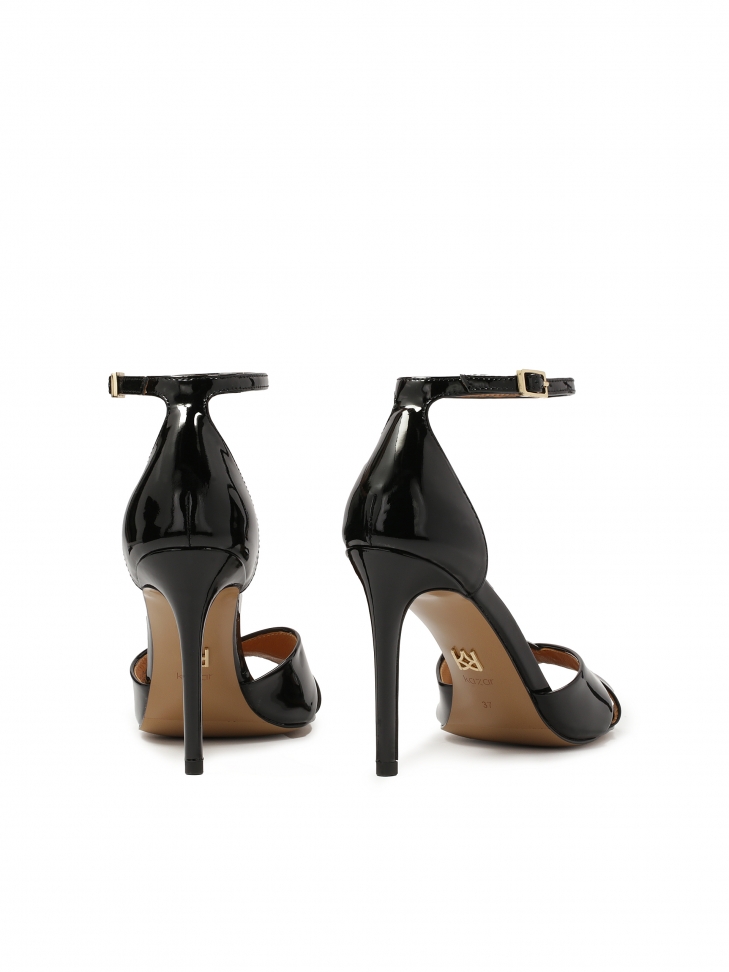 Lakierowane sandały na wysokim obcasie