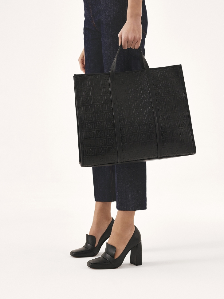 Czółenka typu lordsy na wysokim słupku