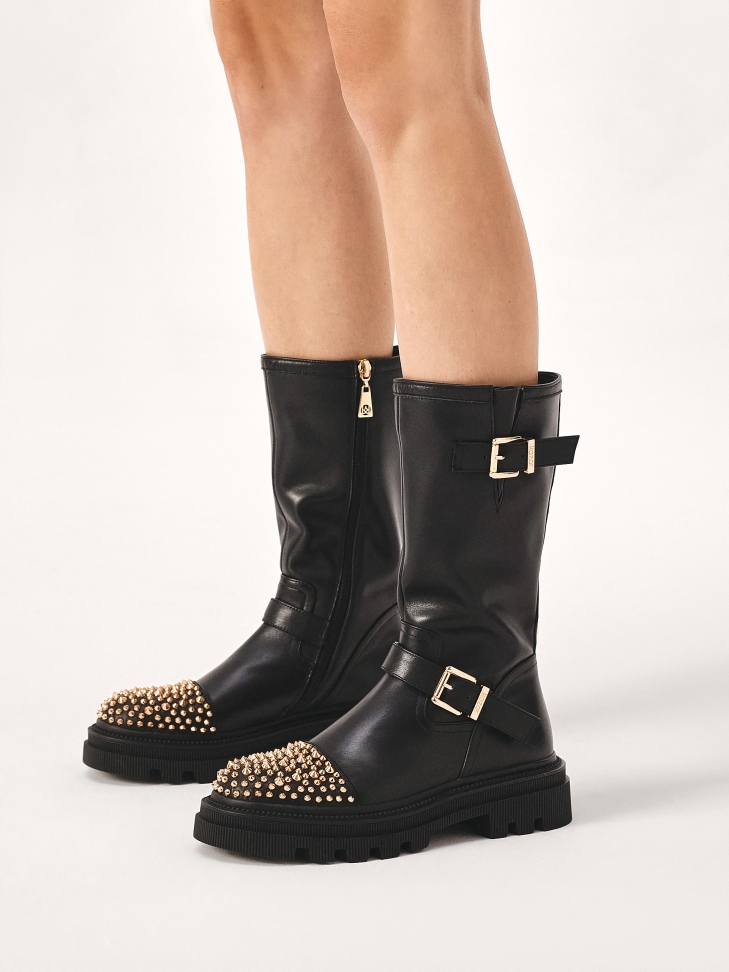 Botki na grubej podeszwie zdobione dżetami