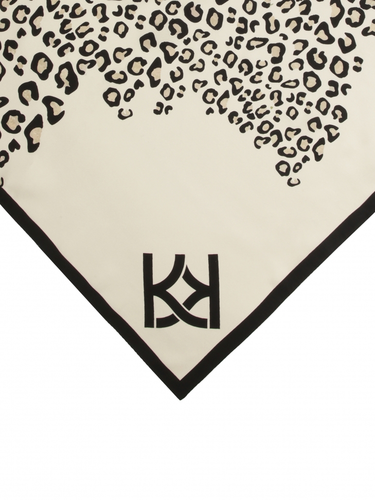 Jedwabna apaszka w panterkę