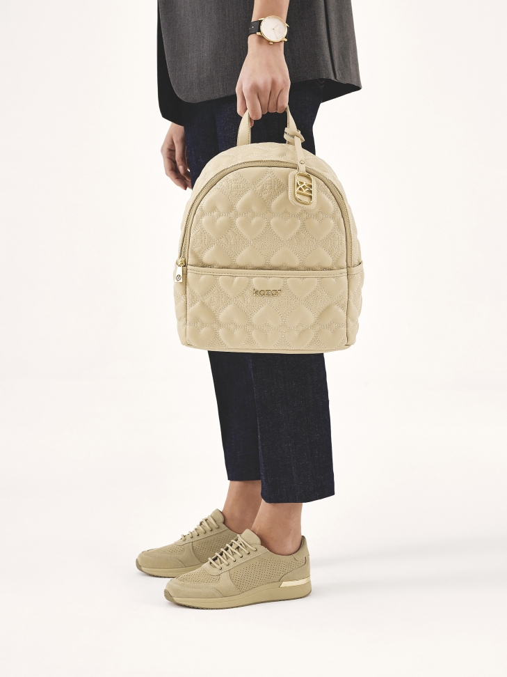 Beżowe perforowane sneakersy z zamszu