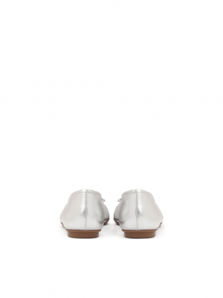 Klasyczne baleriny z oągłym noskiem w srebrnym kolorze