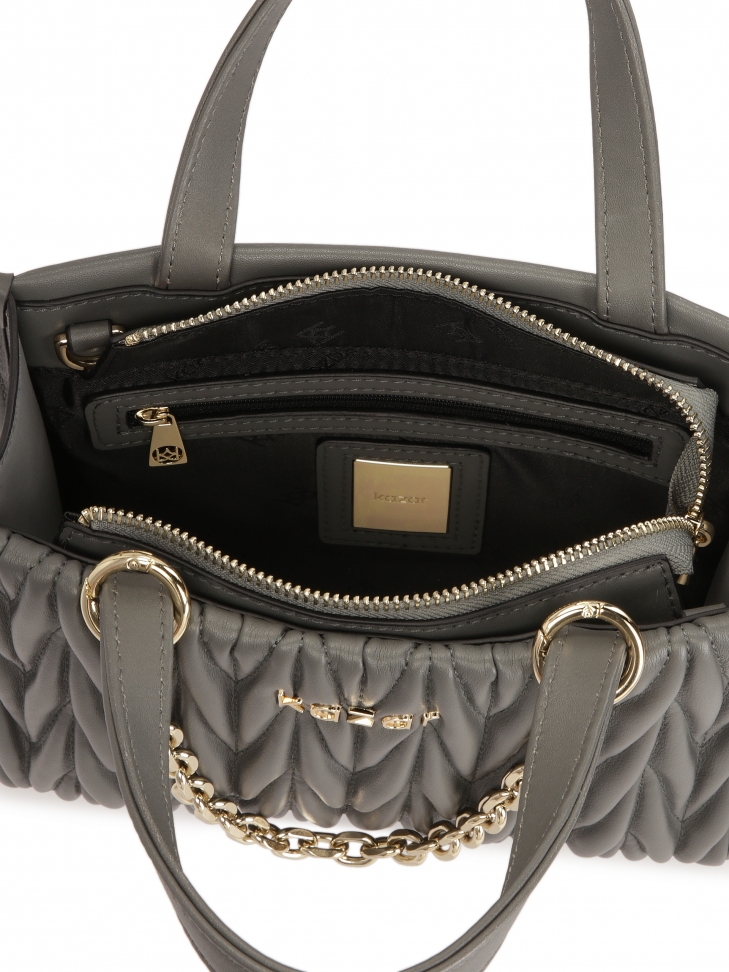 Szara torebka z pikowanym przodem i łańcuchem