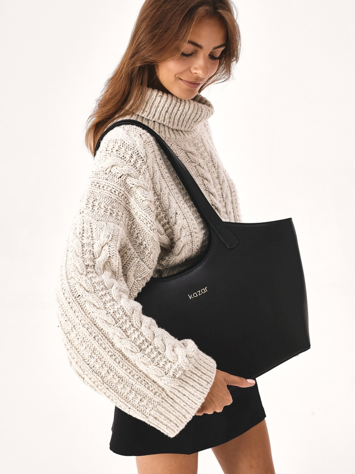 Czarna torebka łódka na ramię