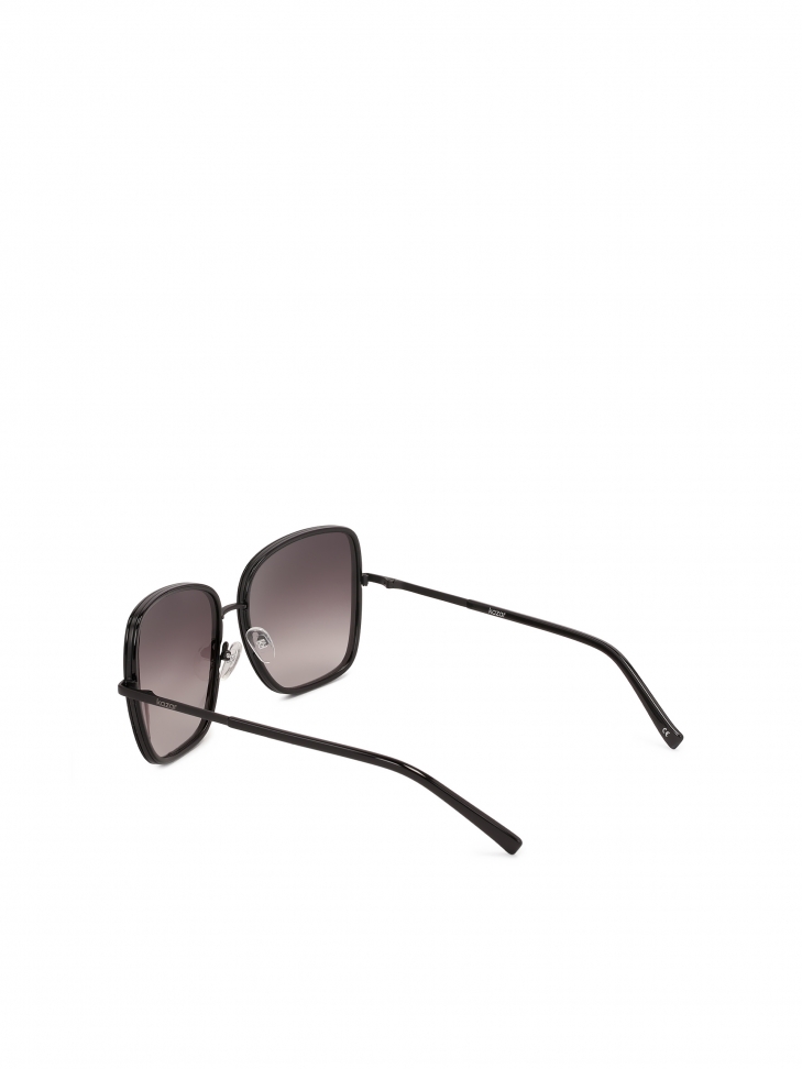 Czarne okulary przeciwsłoneczne