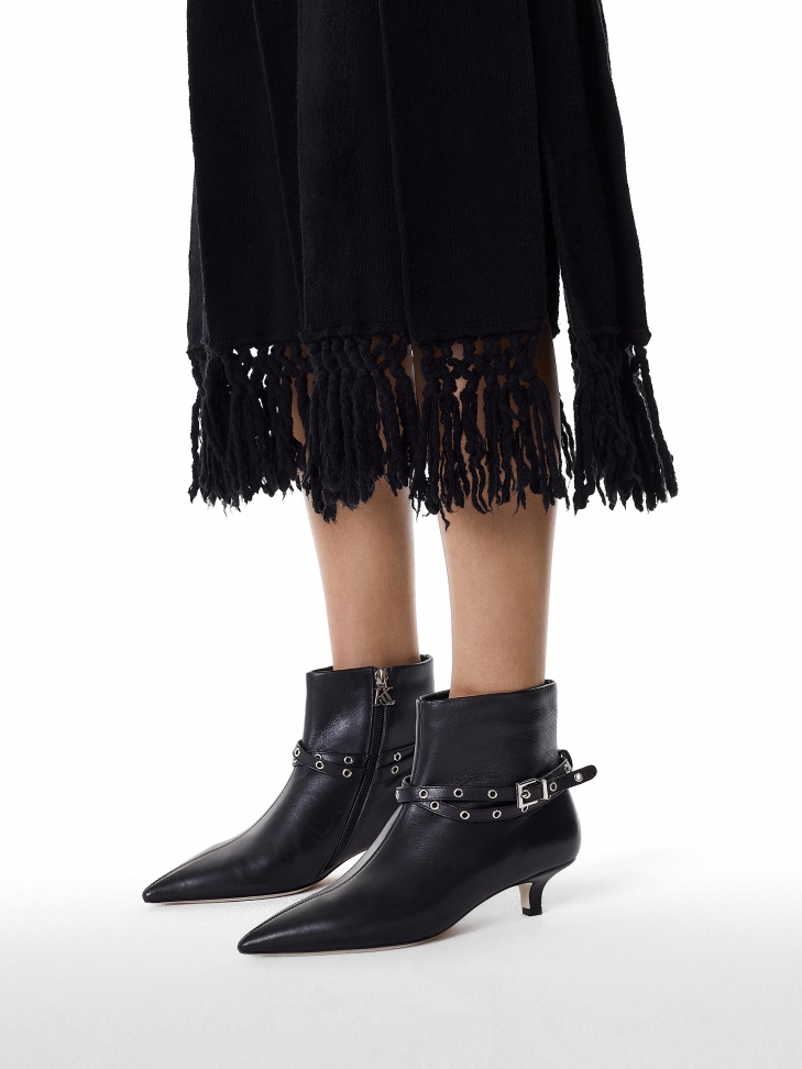 Skórzane botki na obcasie typu kaczuszka