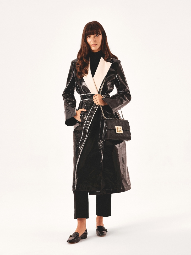 Czarna torebka w egzotyczny wzór