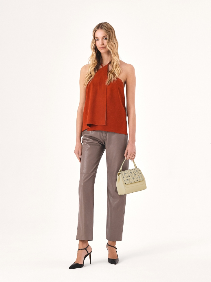 Eleganckie czarne czółenka z wyciętą cholewką