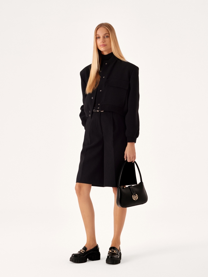 Czarne półbuty z łańcuszkiem na trepowej podeszwie