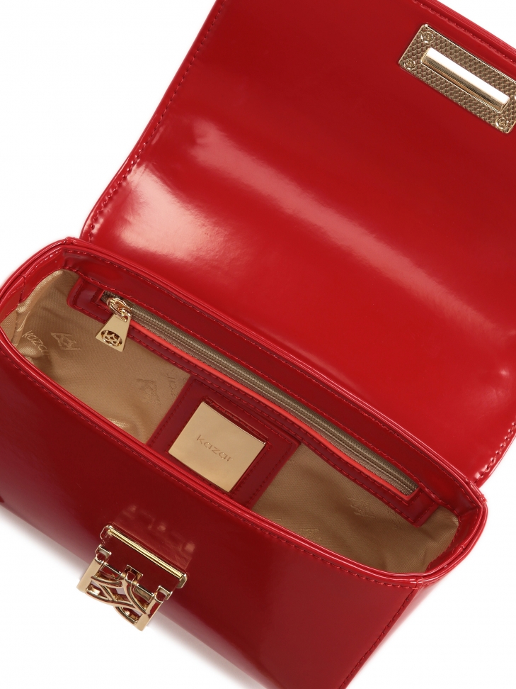 Czerwona mała torebka z paskiem na ramię