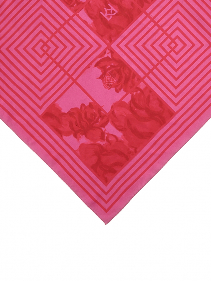 Duża chusta z jedwabiu z kwiatowym motywem