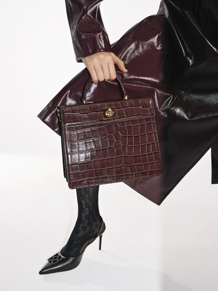 Czarne czółenka z wyciętą cholewką