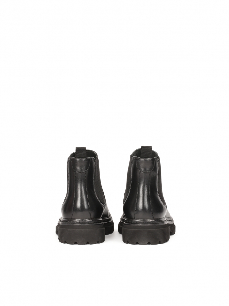 Czarne skórzane sztyblety na warstwowej podeszwie