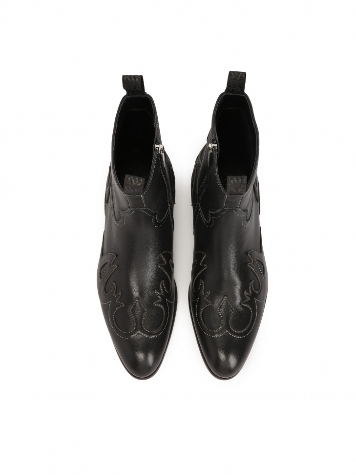 Czarne botki w stylu kowbojskim