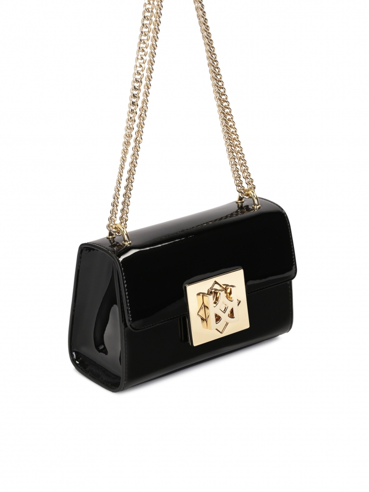 Lakierowana czarna torebka z dużym zapięciem