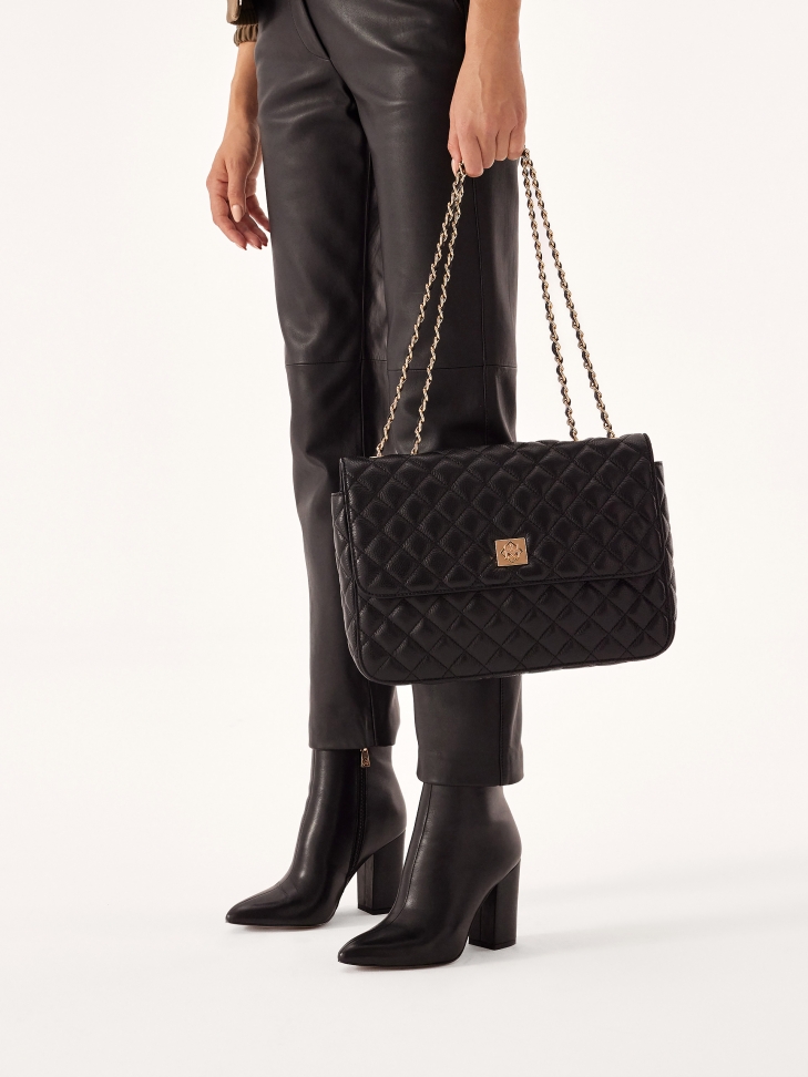 Skórzana czarna torebka na ramię w pikowany wzór