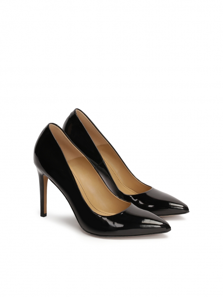 Połyskujące lakierowane czółenka z noskami w szpic