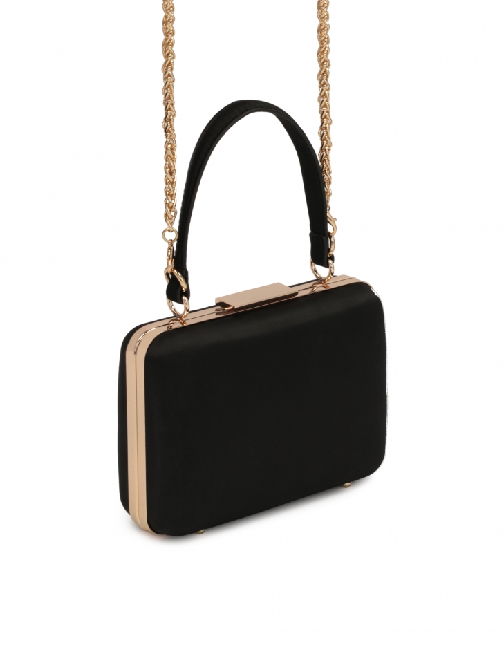 Czarna sztywna kopertówka poyta tkaniną wyposażona w rączkę