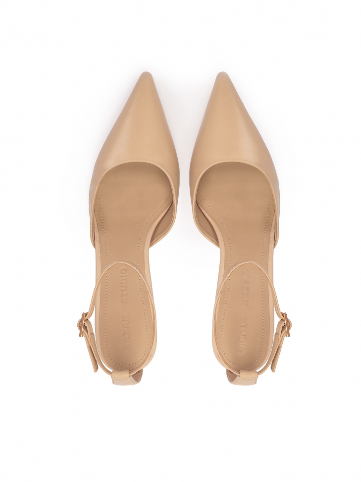 Półotwarte czółenka z beżowej skóry